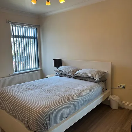 Leavesden Residence - Central - Cosy - Harry Potter Watford  Exterior photo
