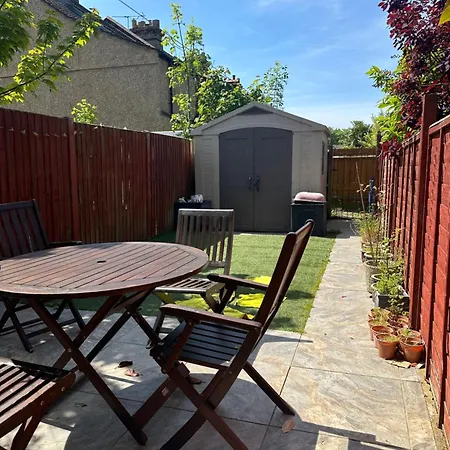 Leavesden Residence - Central - Cosy - Harry Potter Watford  Exterior photo